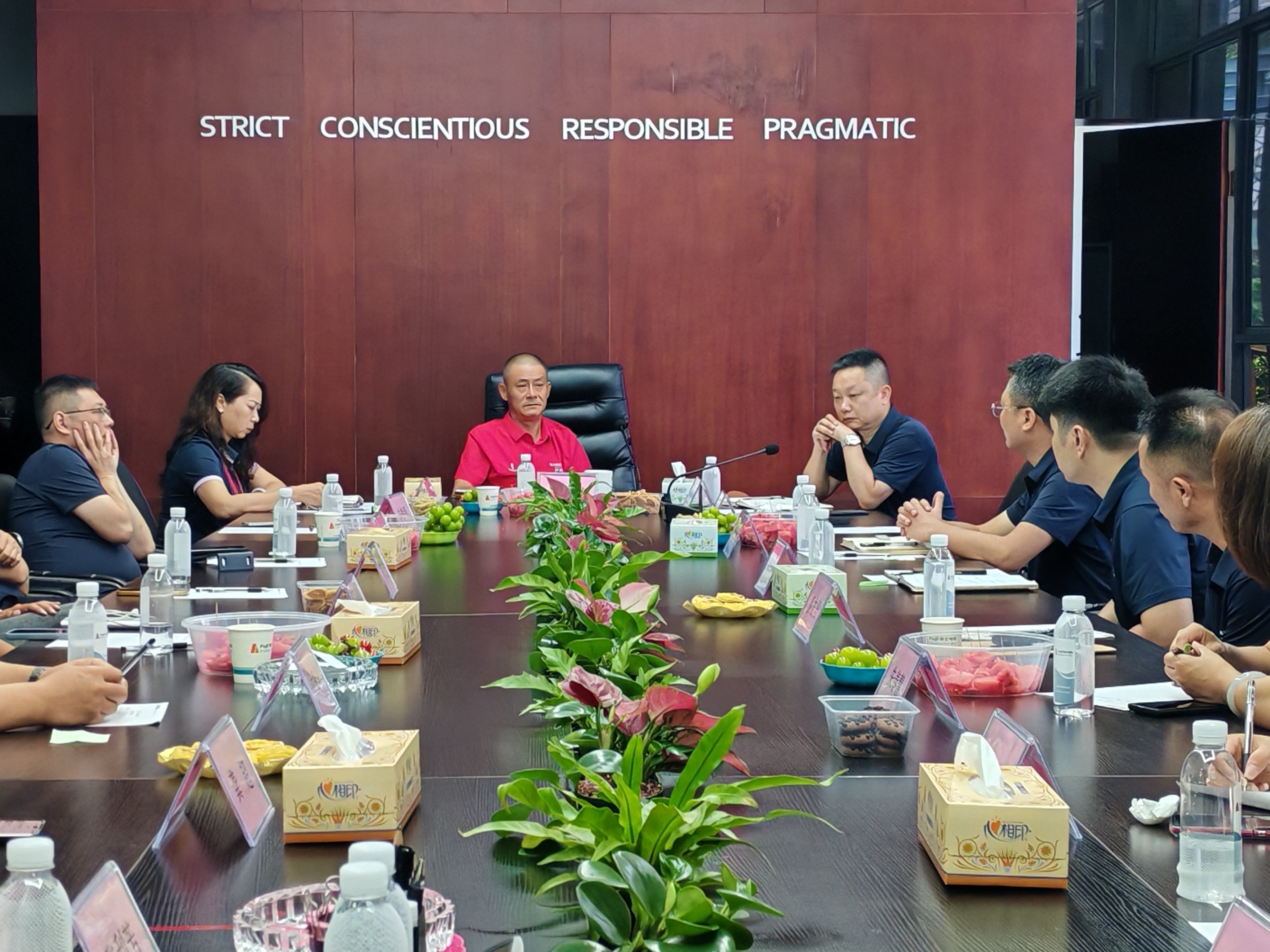 破局前行，聚力攻坚 | 压球平台-压球（中国）一站式服务平台
年中总结规划会